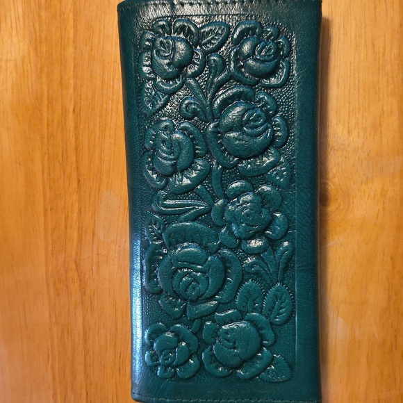Vintage Handmade Vibrant Green Floral Embossed Wallet - Picture 9 of 15